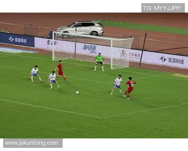 武汉足球队实力引发热议球迷观点各异引发讨论